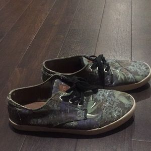 Toms floral casual shoes